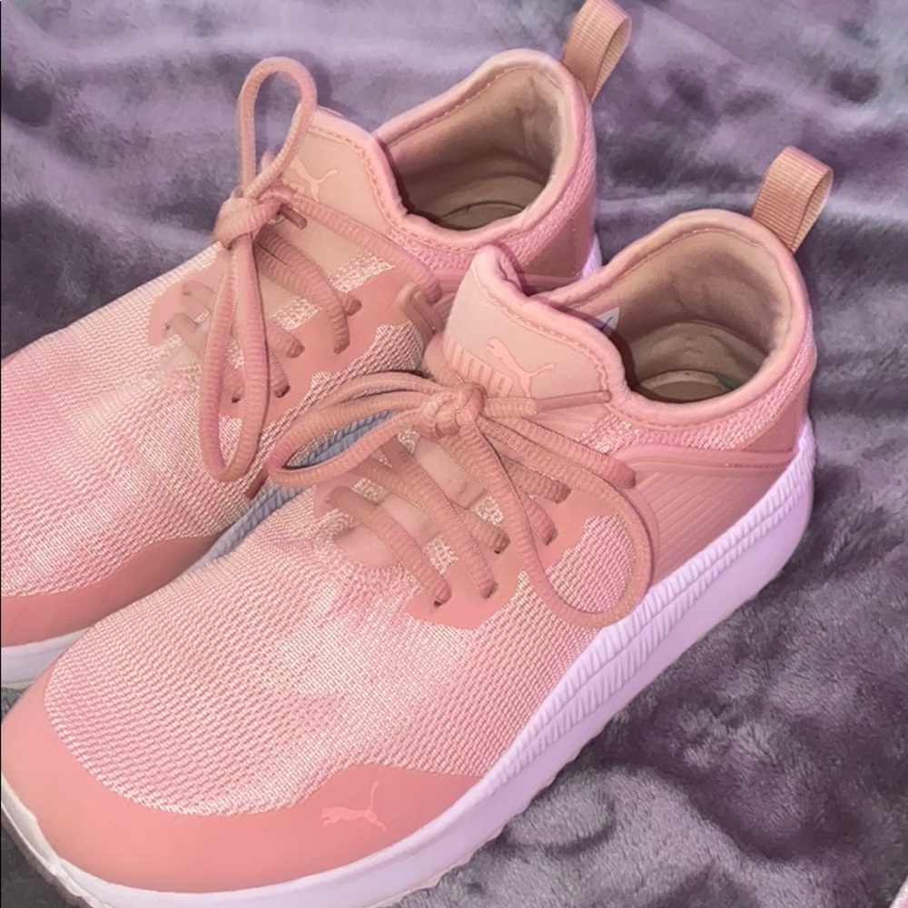 PUMA tennis shoes
